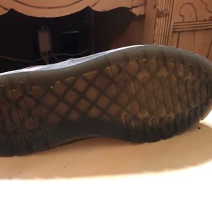 Dr. Martin air wair women’s size 8, red. Too big never returned them Never worn.